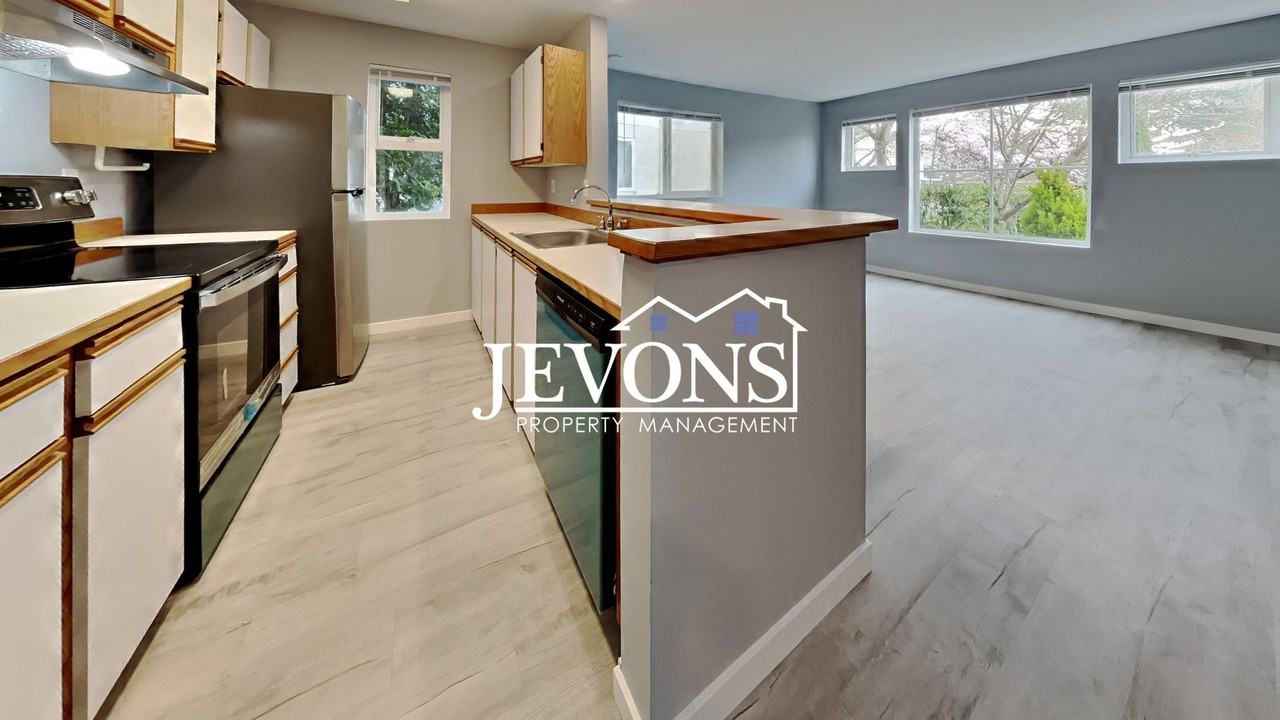 1012 NW 85th St Seattle, WA 98117 - Photo 3 of 25