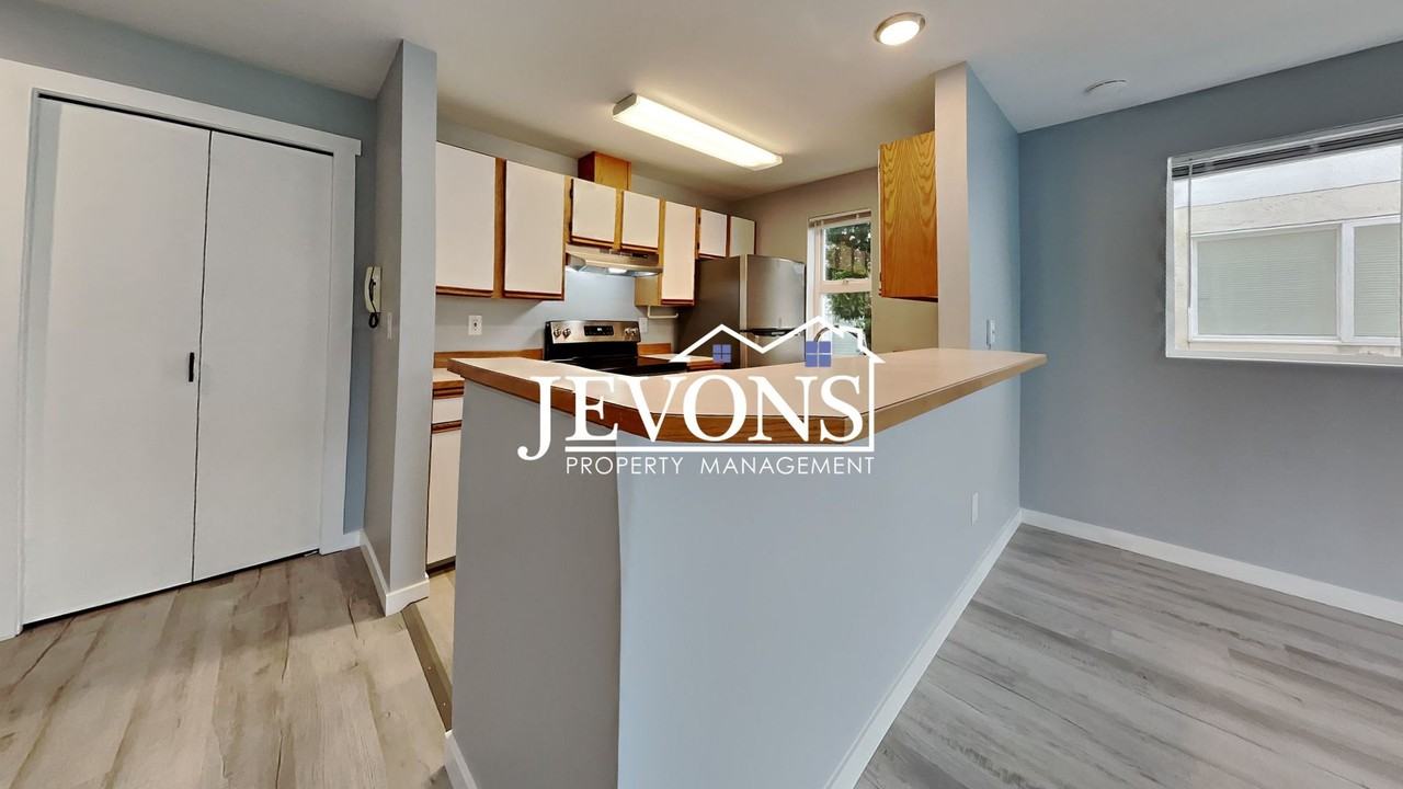 1012 NW 85th St Seattle, WA 98117 - Photo 4 of 25