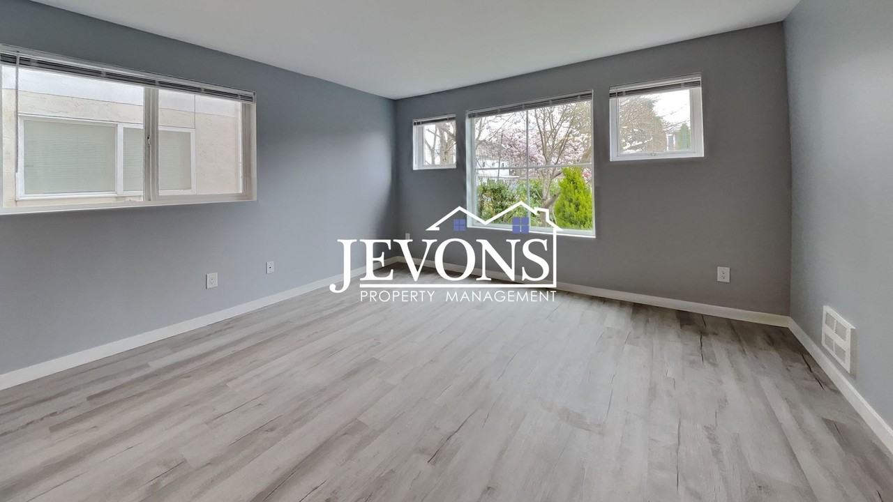 1012 NW 85th St Seattle, WA 98117 - Photo 5 of 25