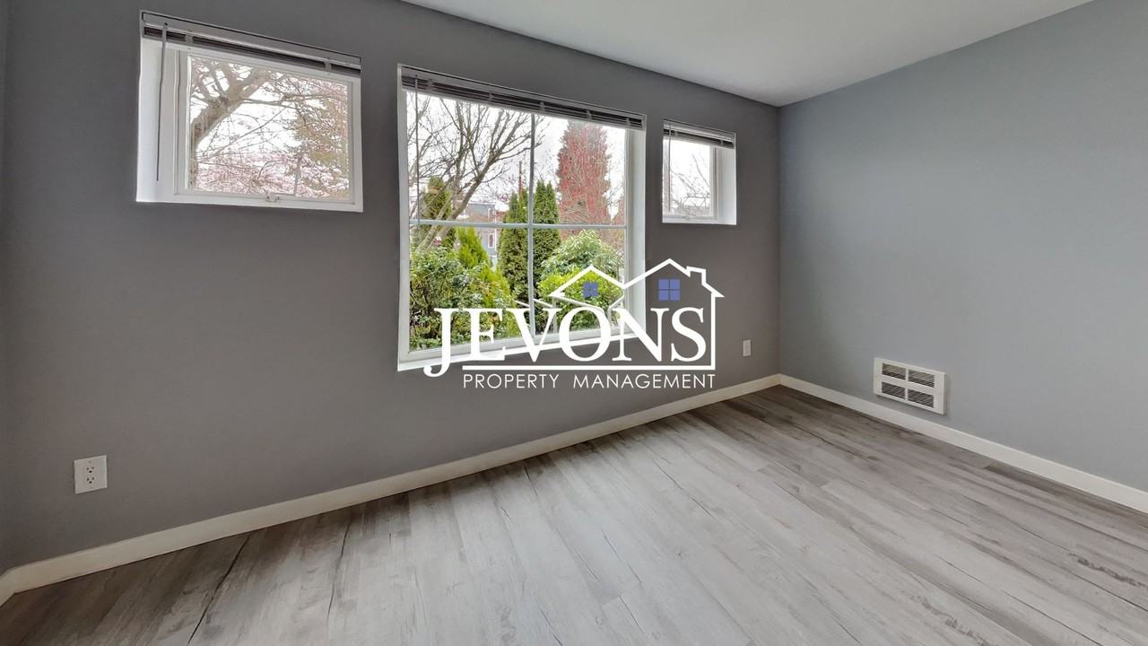 1012 NW 85th St Seattle, WA 98117 - Photo 7 of 25