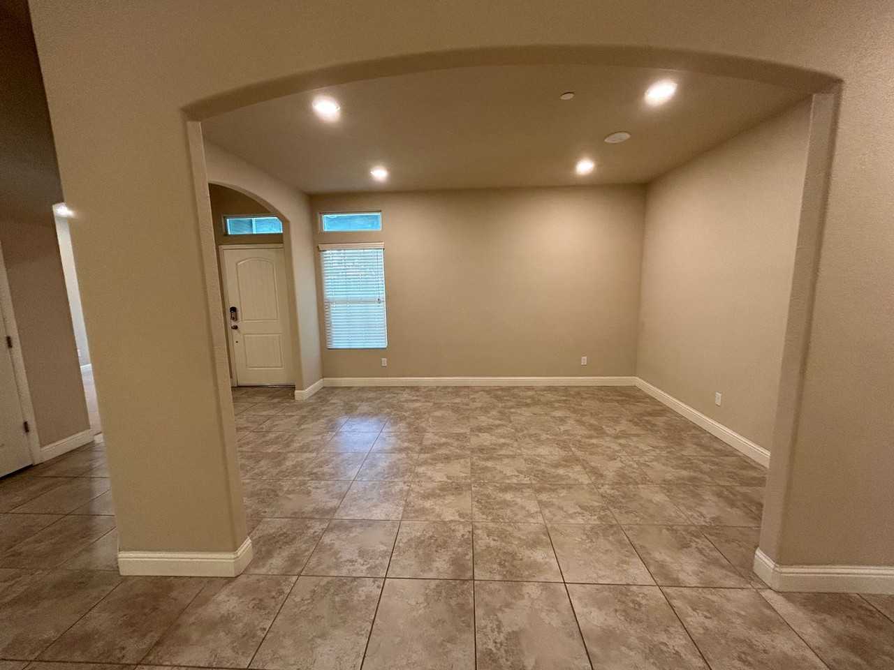 3731 W Vine Ave - Photo 4 of 13