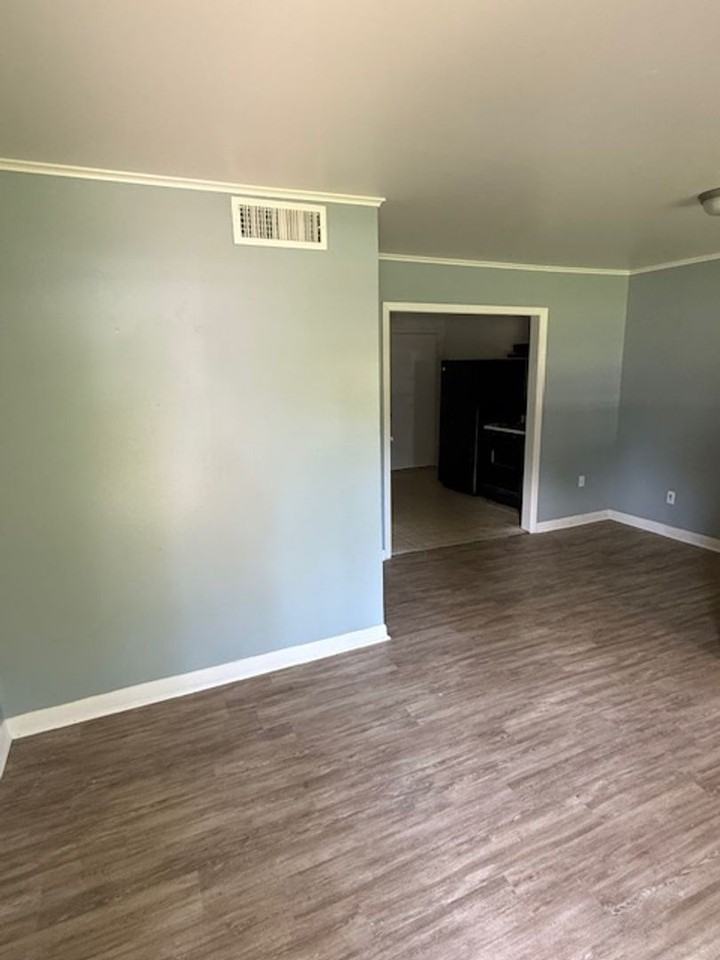 2948 Anna St - Photo 3 of 11