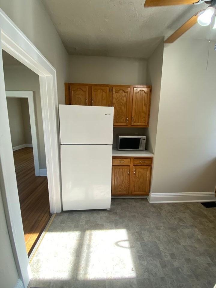 2038 Maple St - Photo 3 of 11