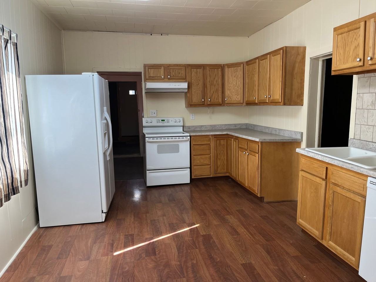 340 6th St - Photo 3 of 7