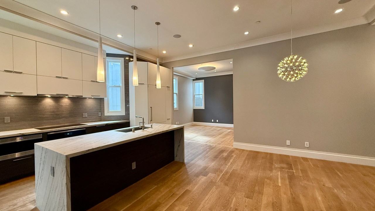 421 Oak St - Photo 2 of 43