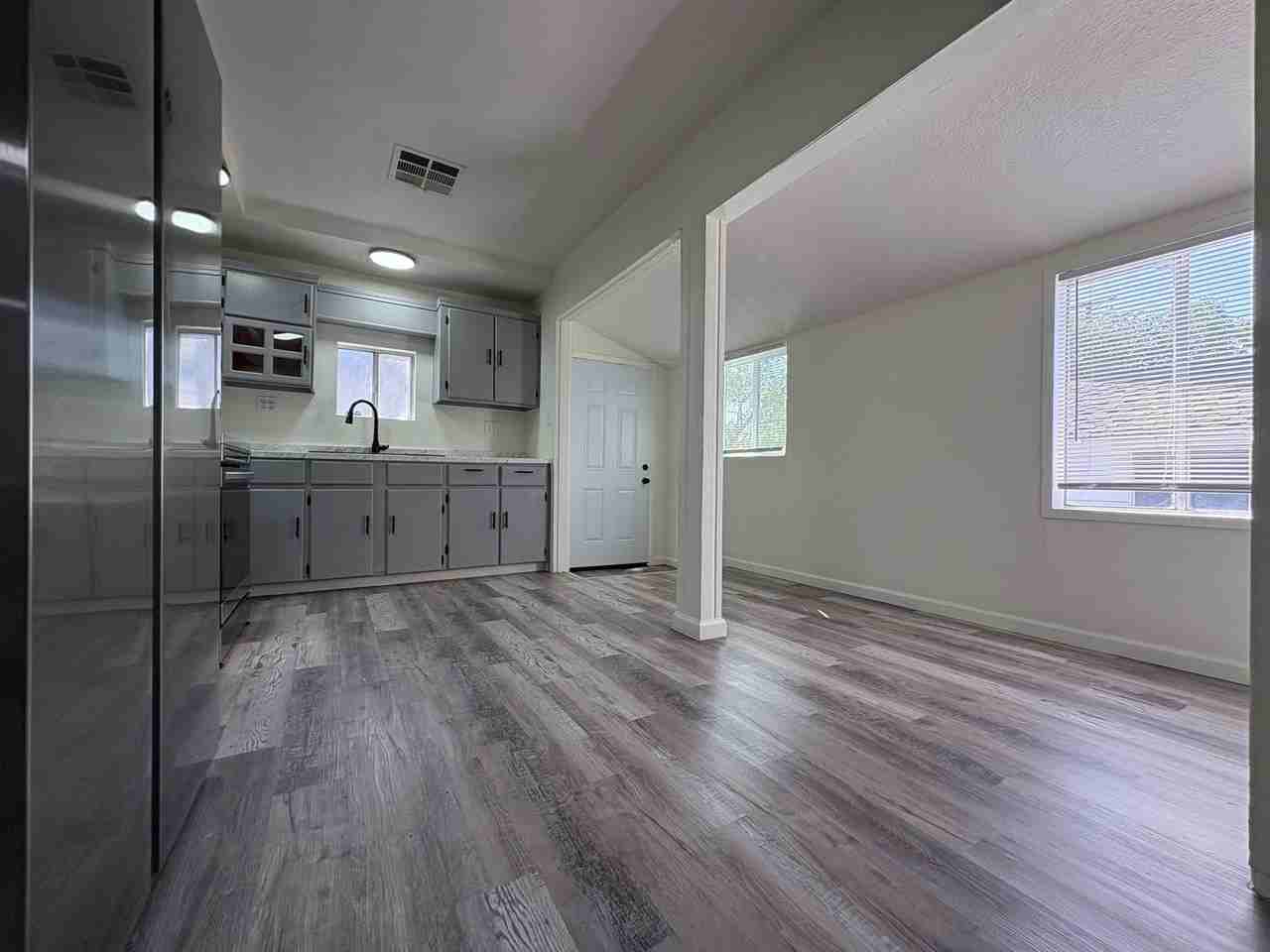 1143 N F St - Photo 3 of 18