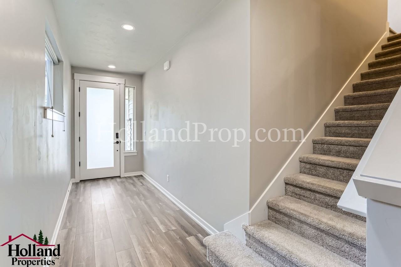 6503 Se Provence St - Photo 3 of 27