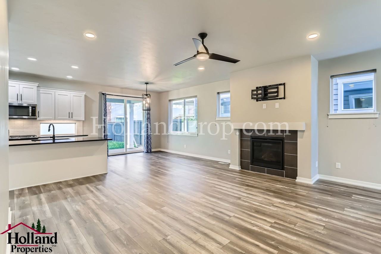 6503 Se Provence St - Photo 5 of 27