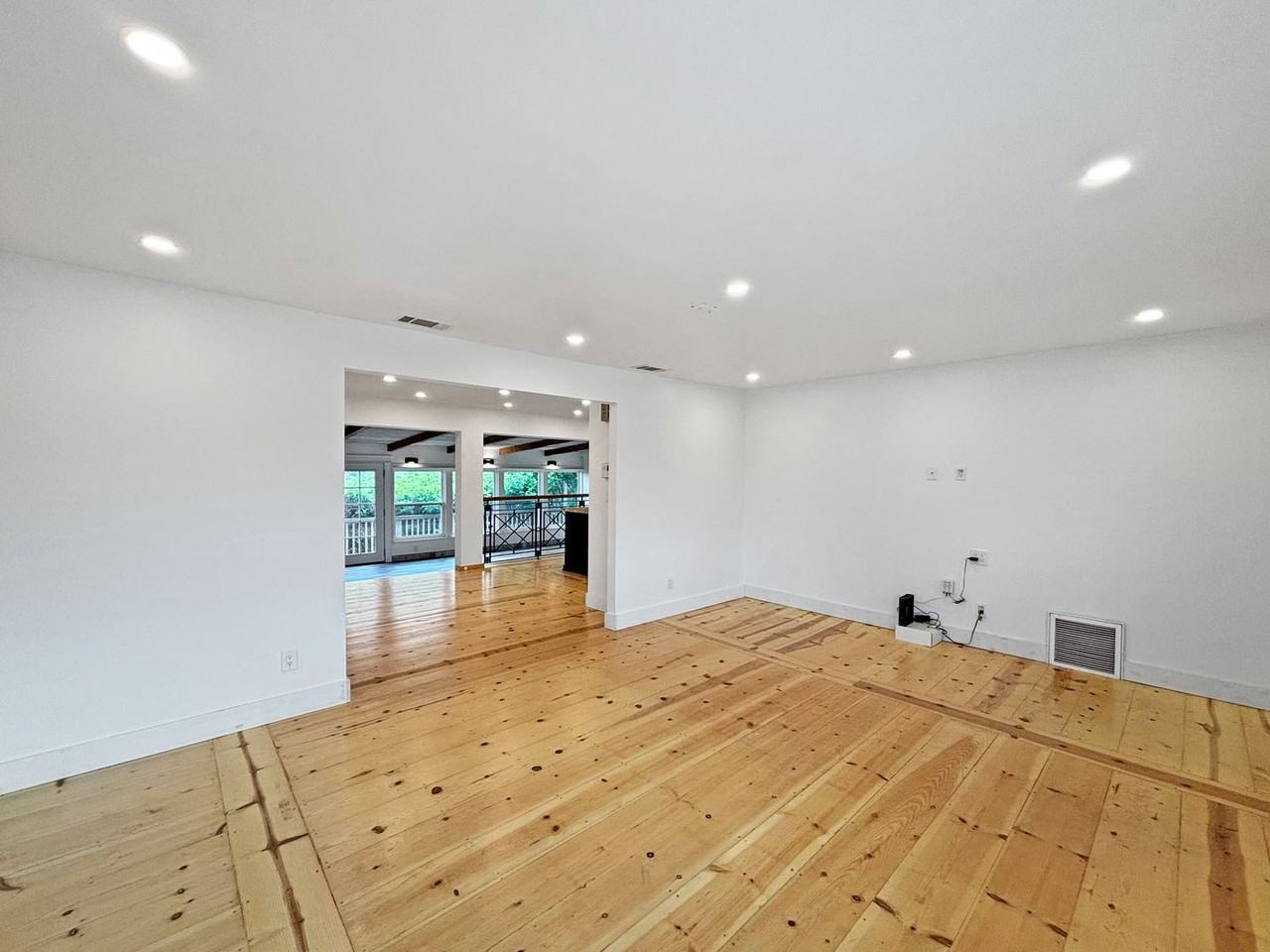 6312 Cleo St - Photo 5 of 35