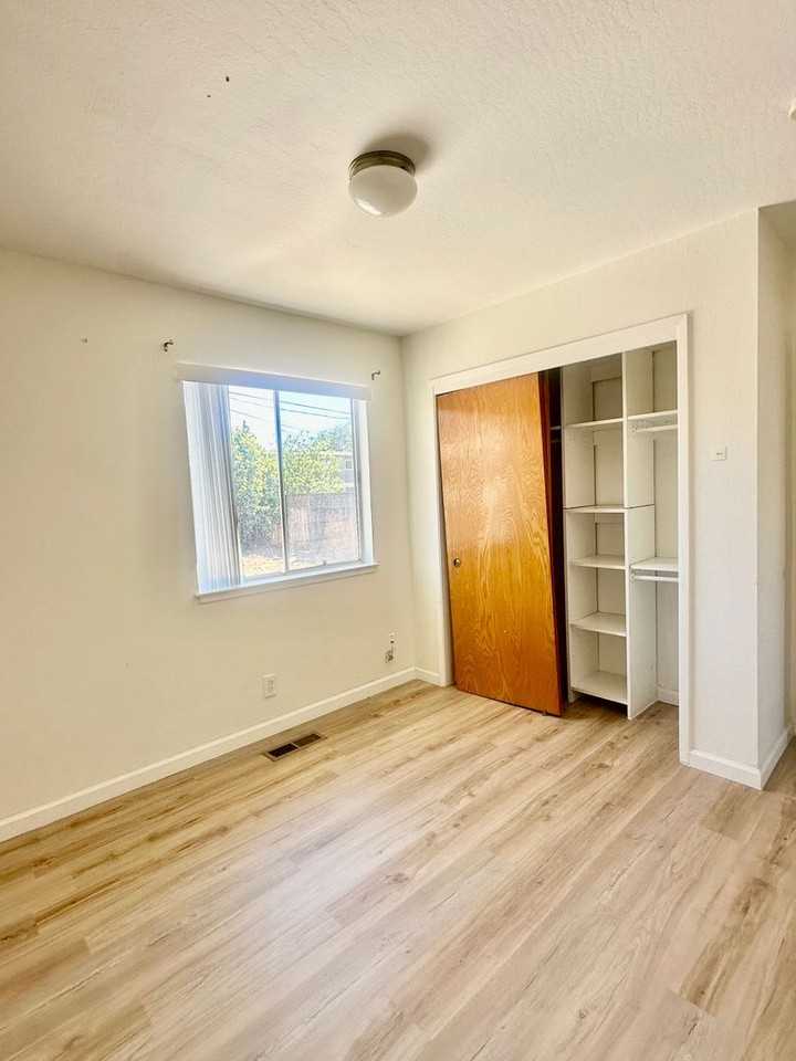 37654 Argyle Rd - Photo 2 of 19