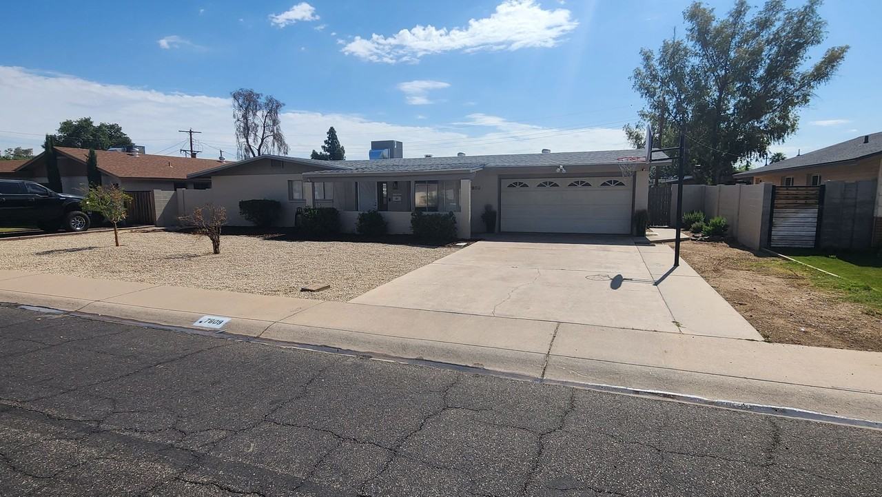7809 N 32nd Dr - Photo 3 of 3