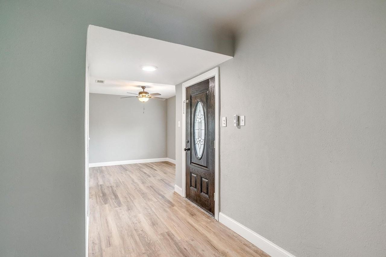 823 College St - Photo 3 of 20