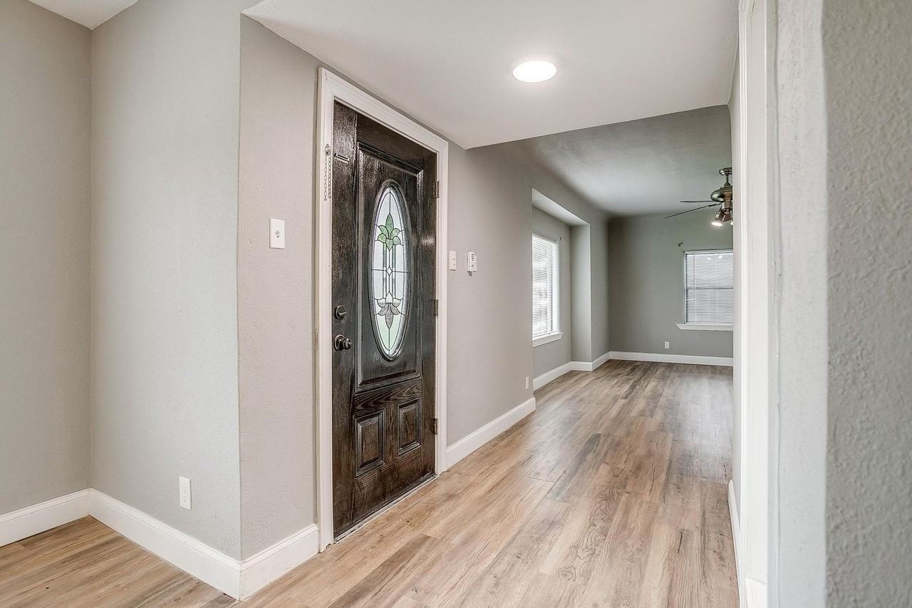 823 College St - Photo 4 of 20