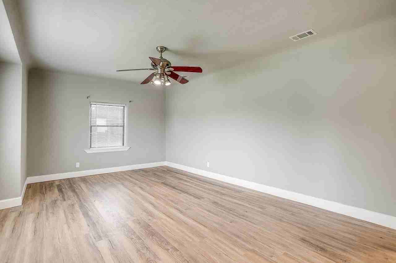 823 College St - Photo 5 of 20