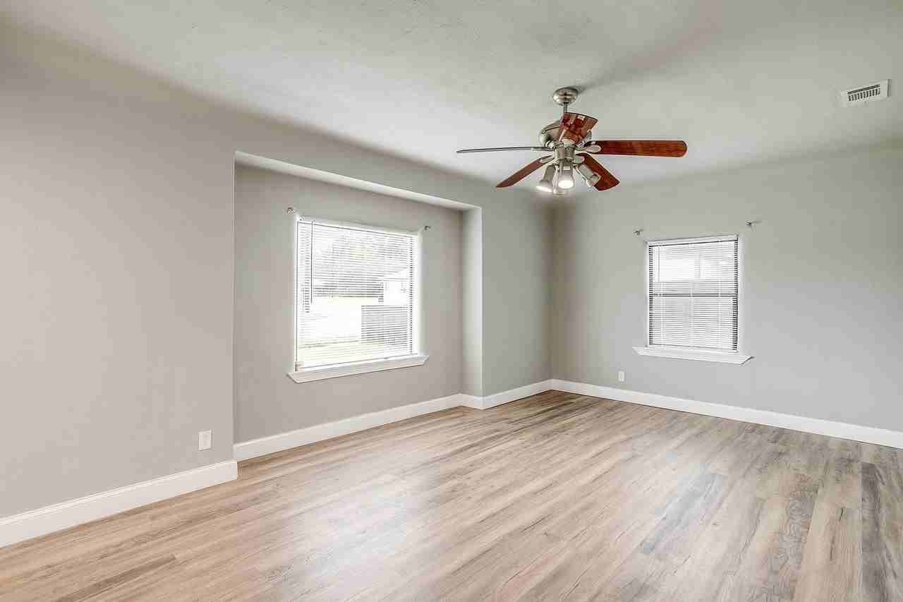 823 College St - Photo 6 of 20