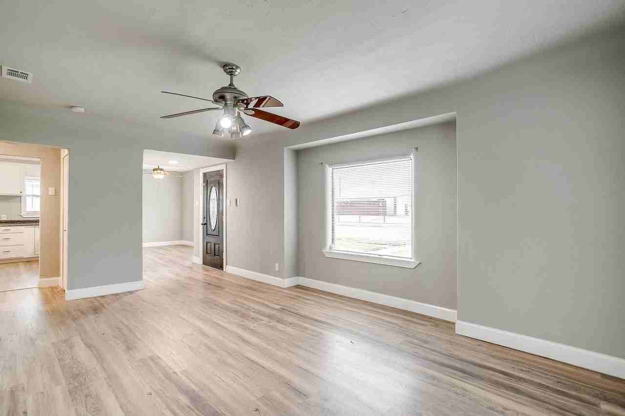 823 College St - Photo 7 of 20