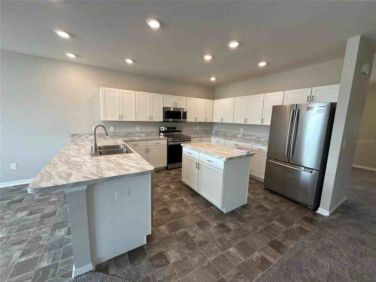 9015 Se 41st Court Rd - Photo 3 of 34