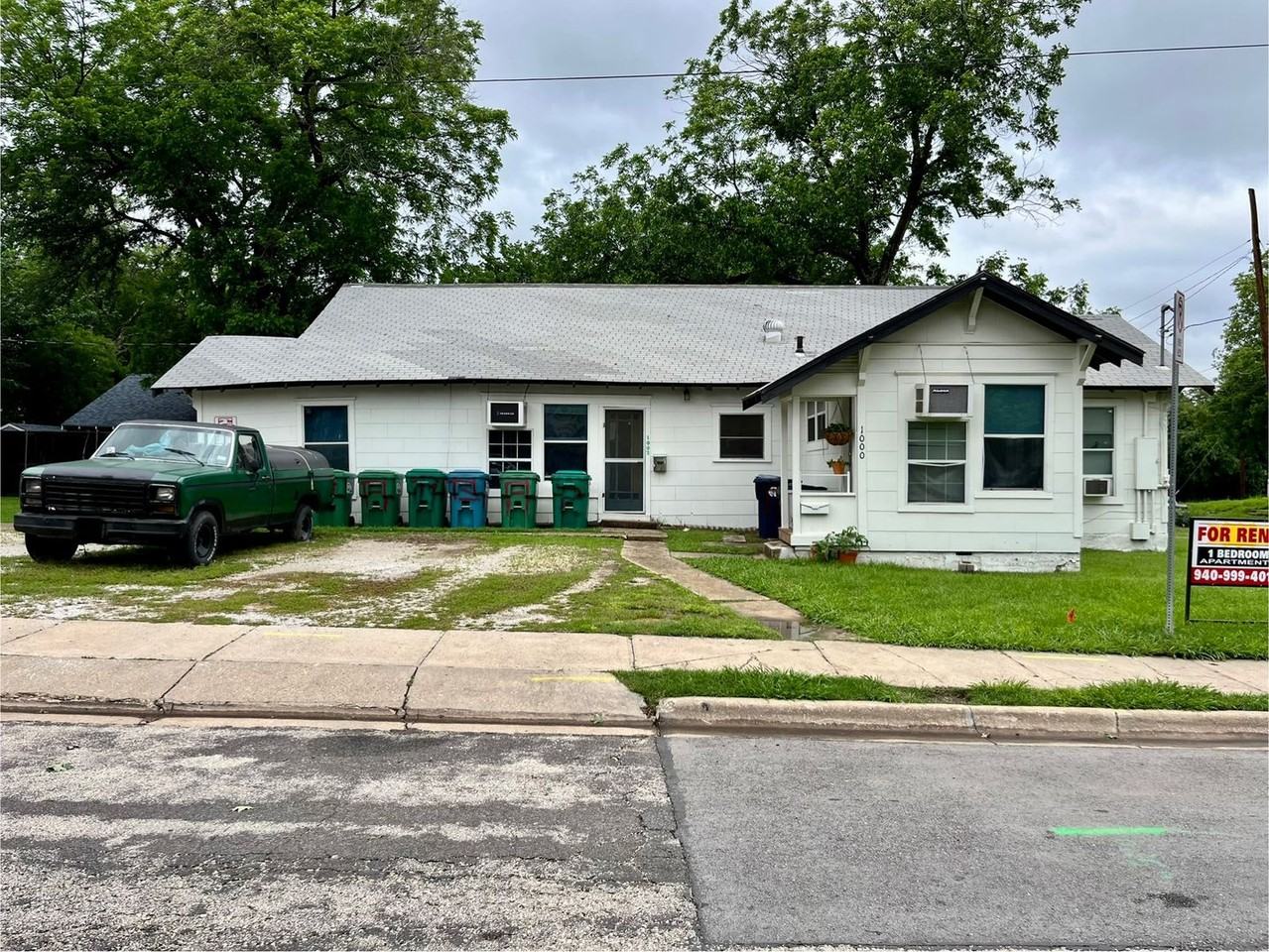301 Amarillo St - Photo 2 of 10