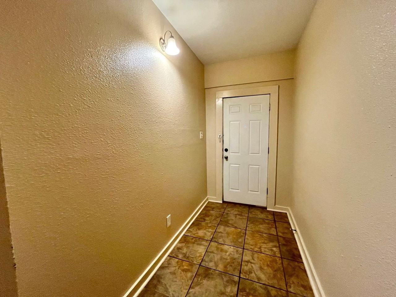 301 Amarillo St - Photo 6 of 10