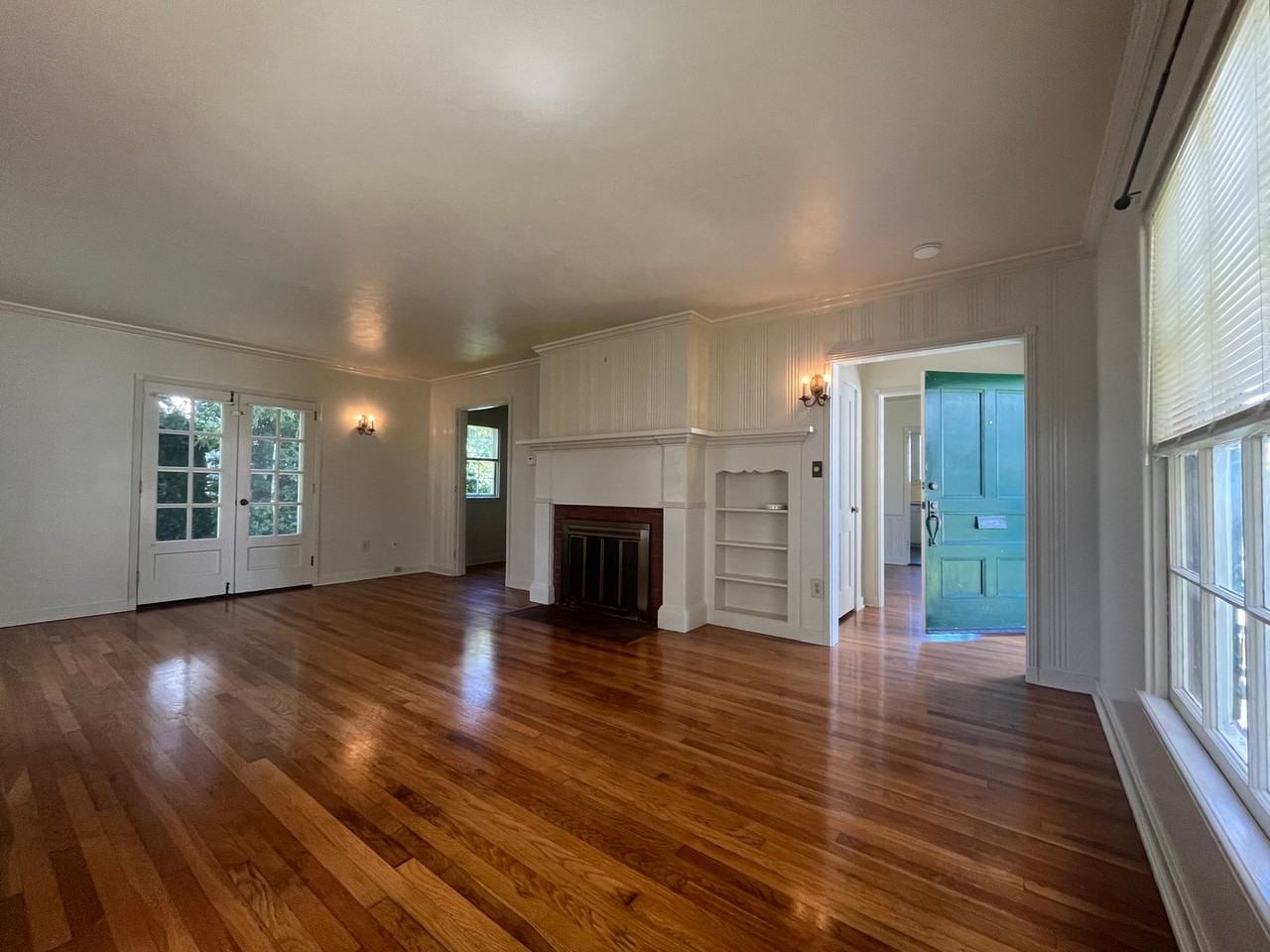 918 F St - Photo 2 of 15