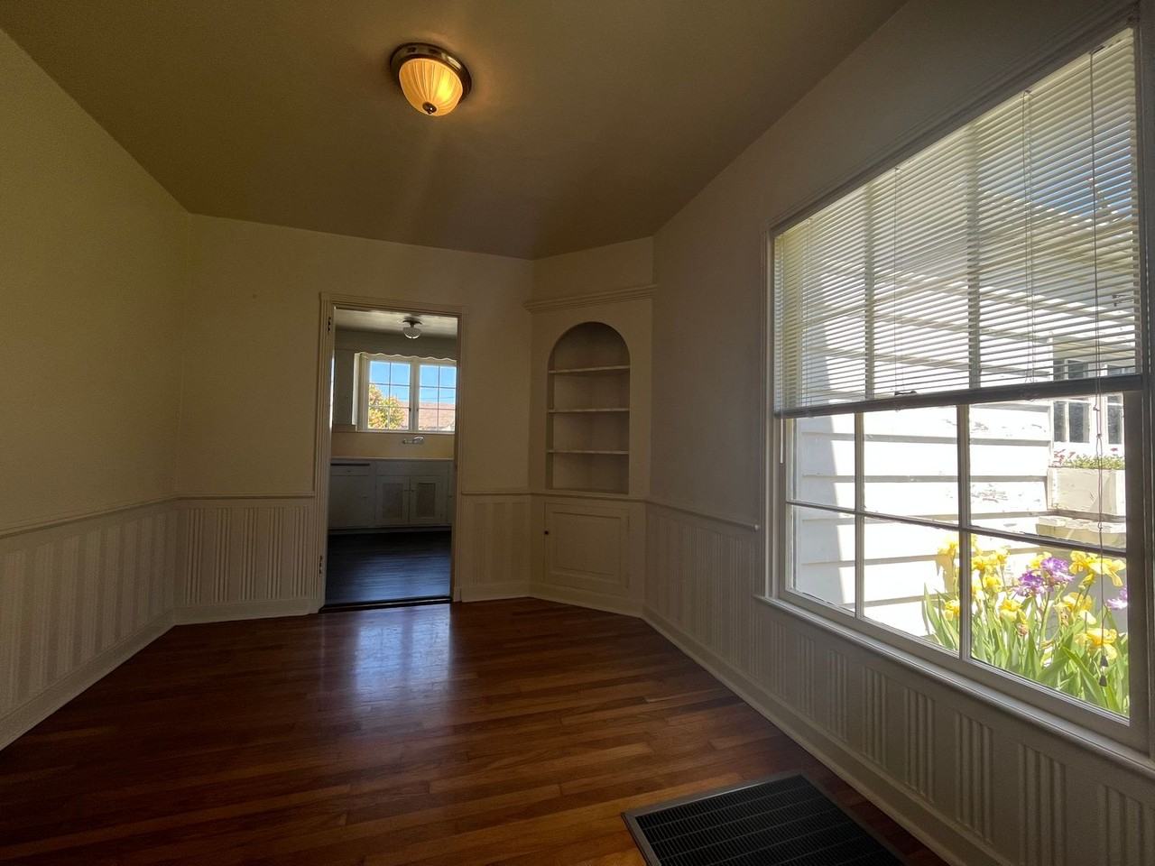 918 F St - Photo 3 of 15