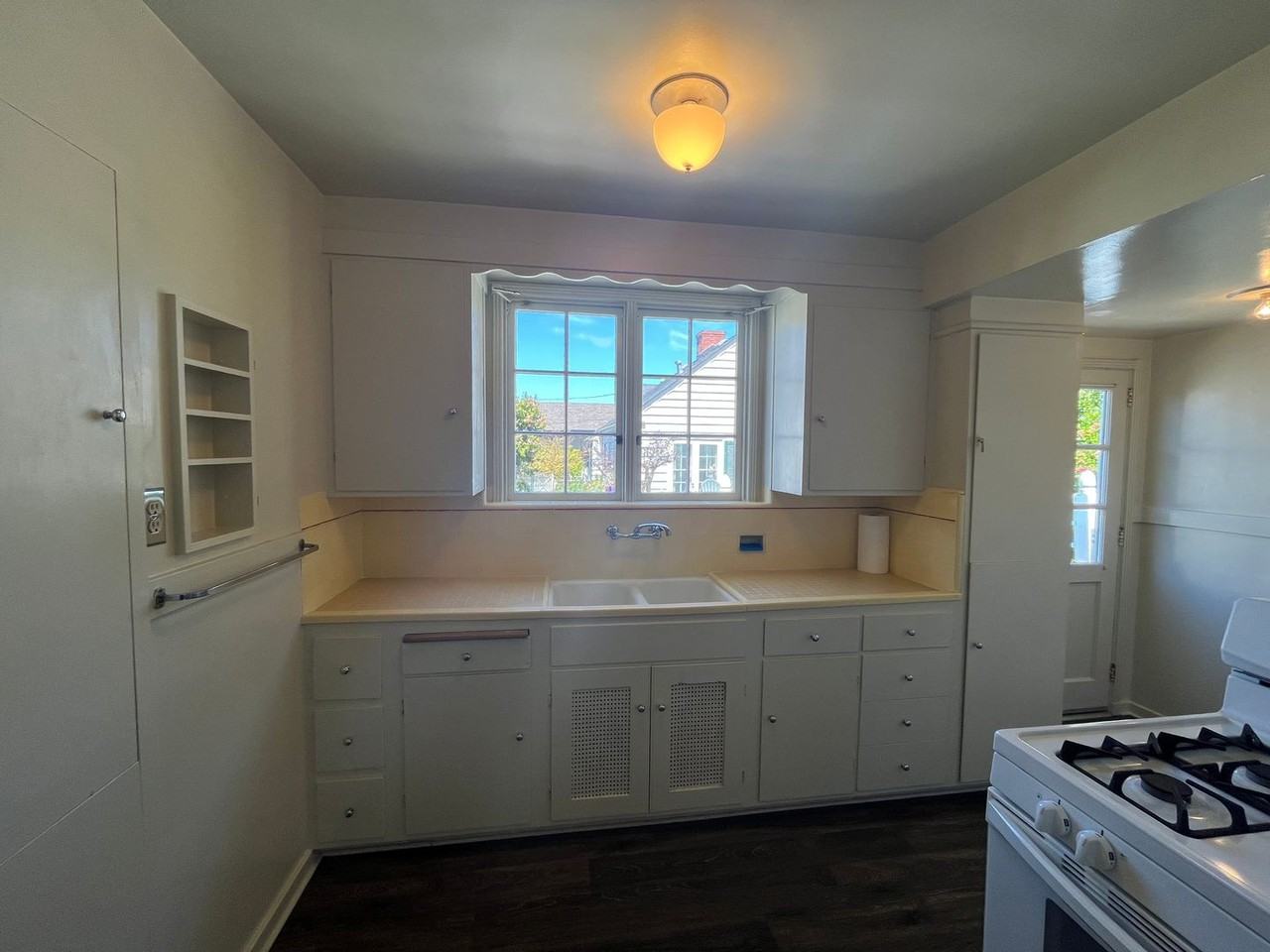 918 F St - Photo 7 of 15