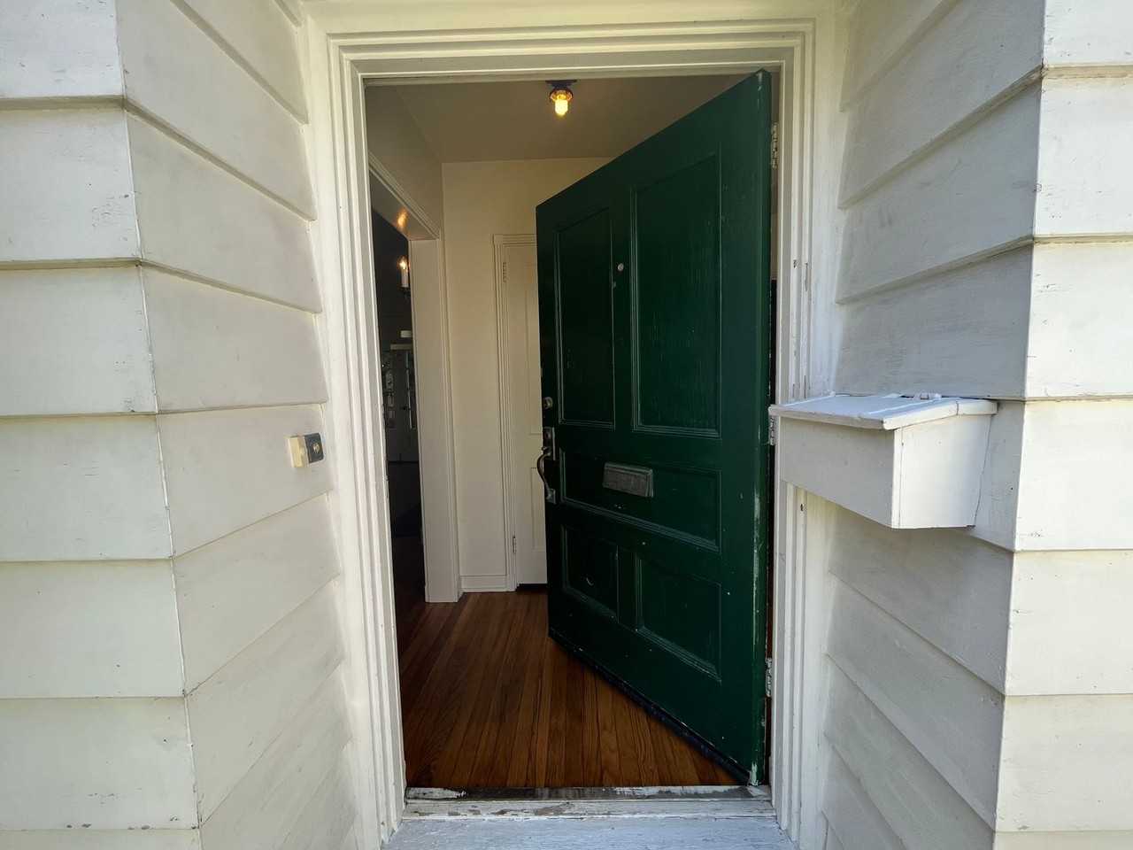 918 F St - Photo 4 of 15