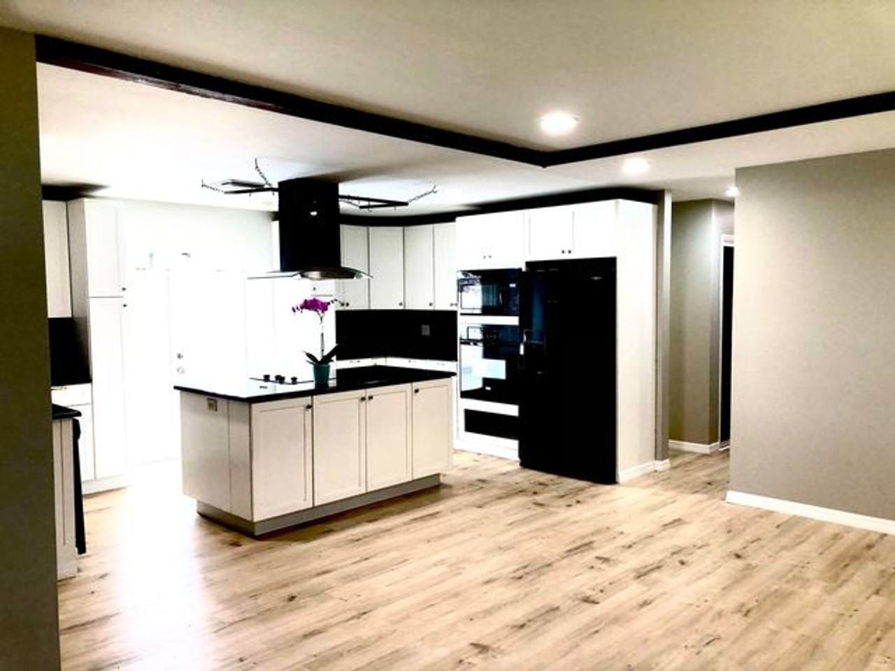 462 S Haverhill Rd - Photo 3 of 18