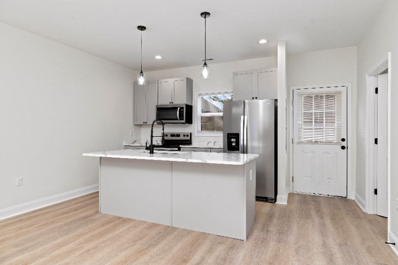 619 N Main St - Photo 3 of 25