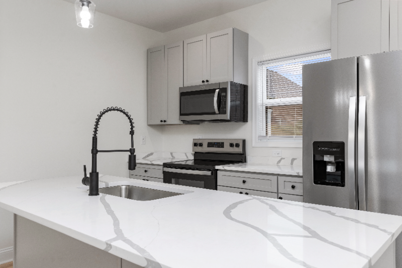 619 N Main St - Photo 5 of 25