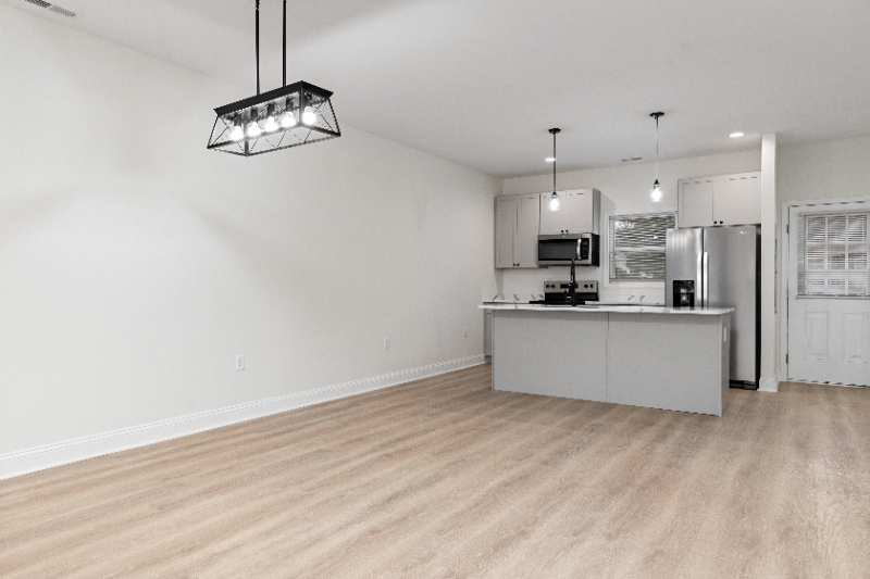 619 N Main St - Photo 7 of 25