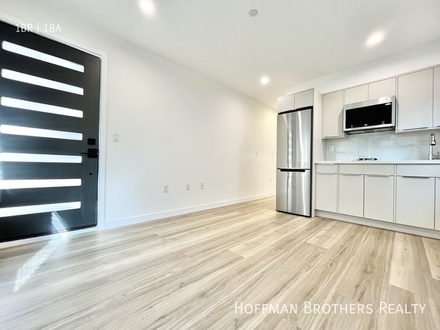 1347 Seward St #A - Photo 2 of 8