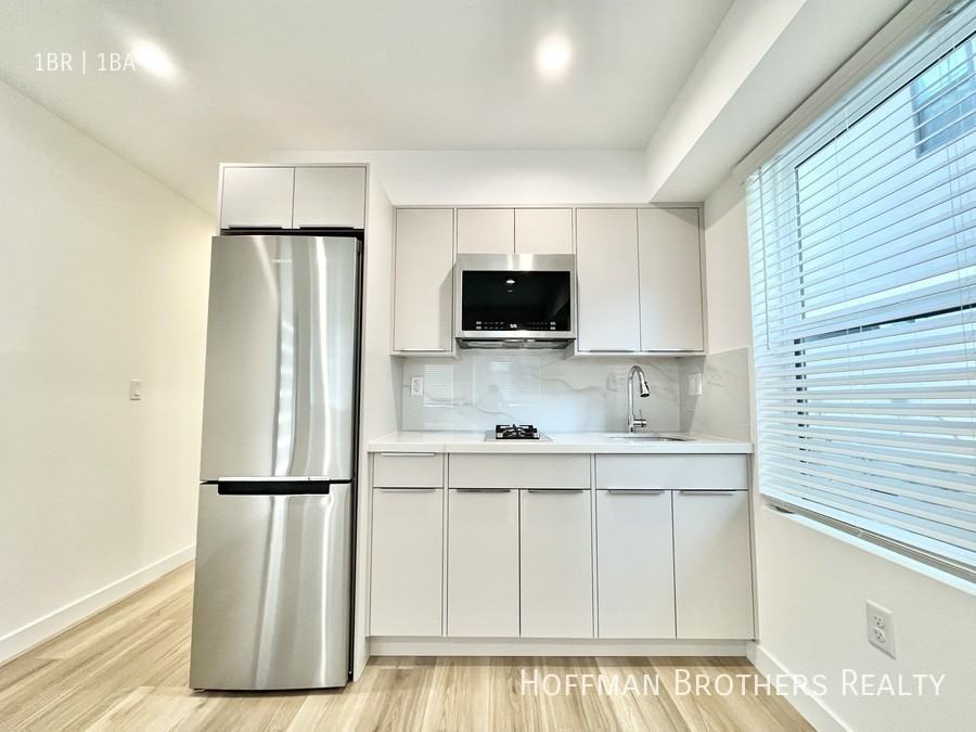 1347 Seward St #A - Photo 3 of 8