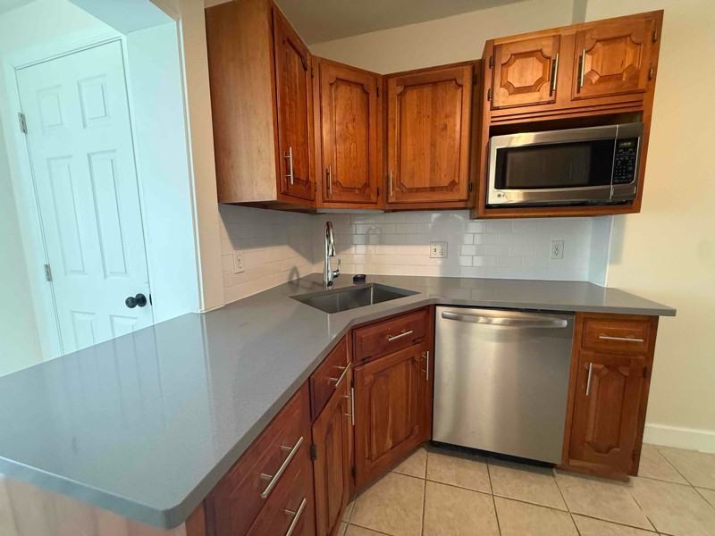 714 Wayne Ave - Photo 3 of 15