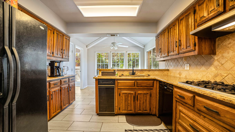 3804 Matterhorn Dr - Photo 5 of 9