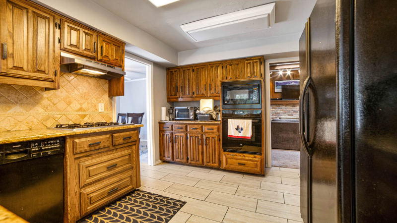 3804 Matterhorn Dr - Photo 6 of 9