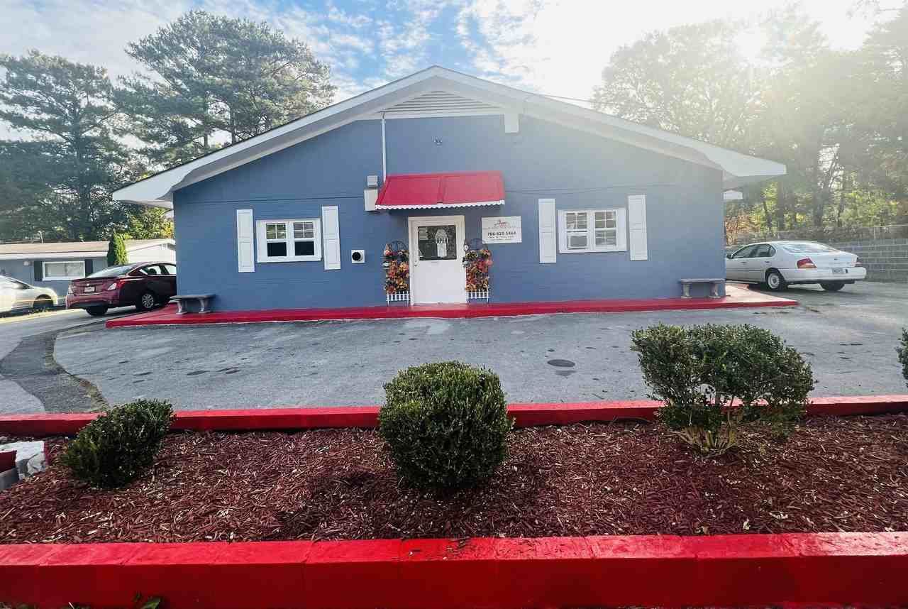 Avenue E Apartments - Photo 2 of 7