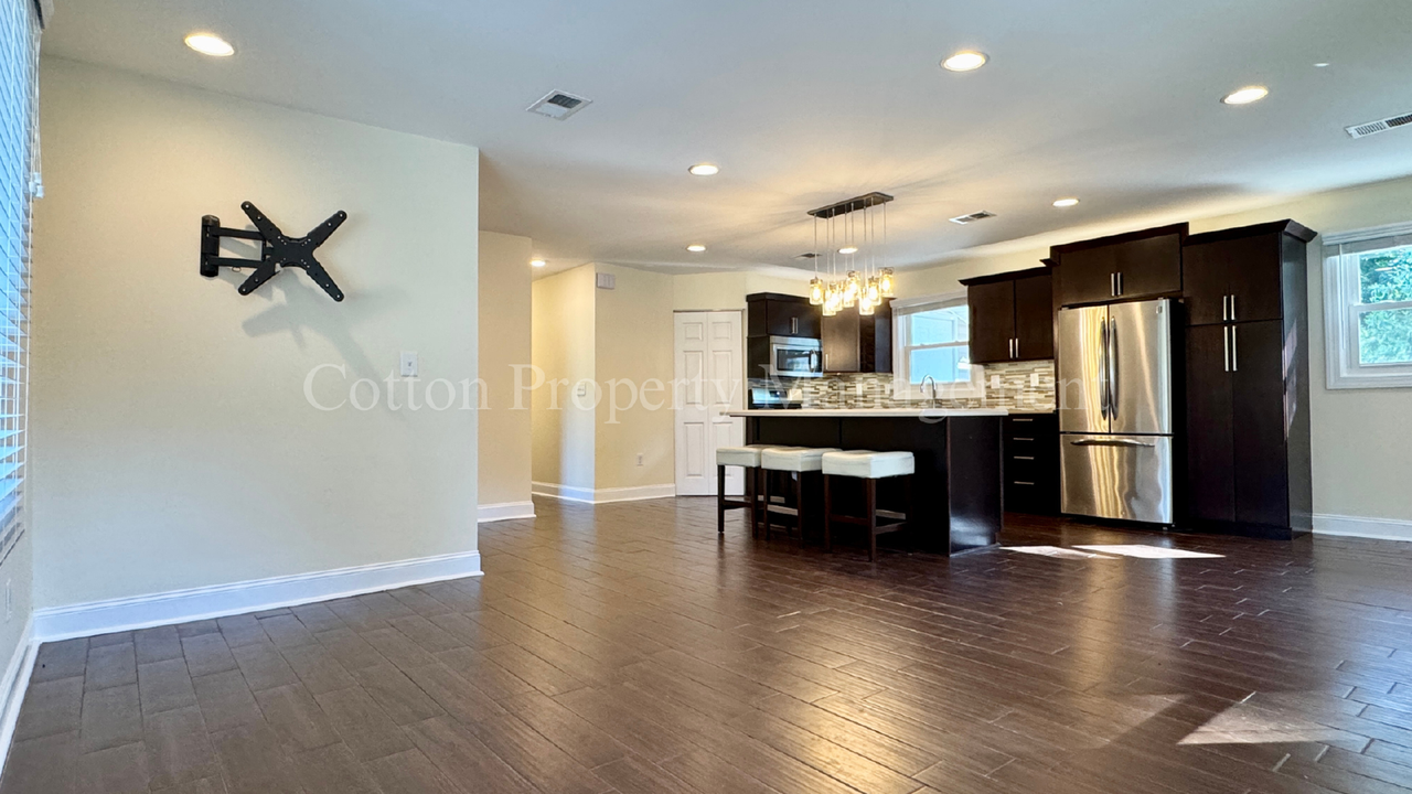 366 Lullwater Drive - Photo 4 of 30