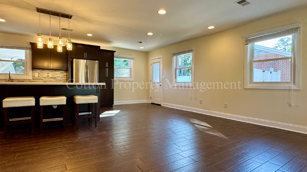 366 Lullwater Drive - Photo 5 of 30