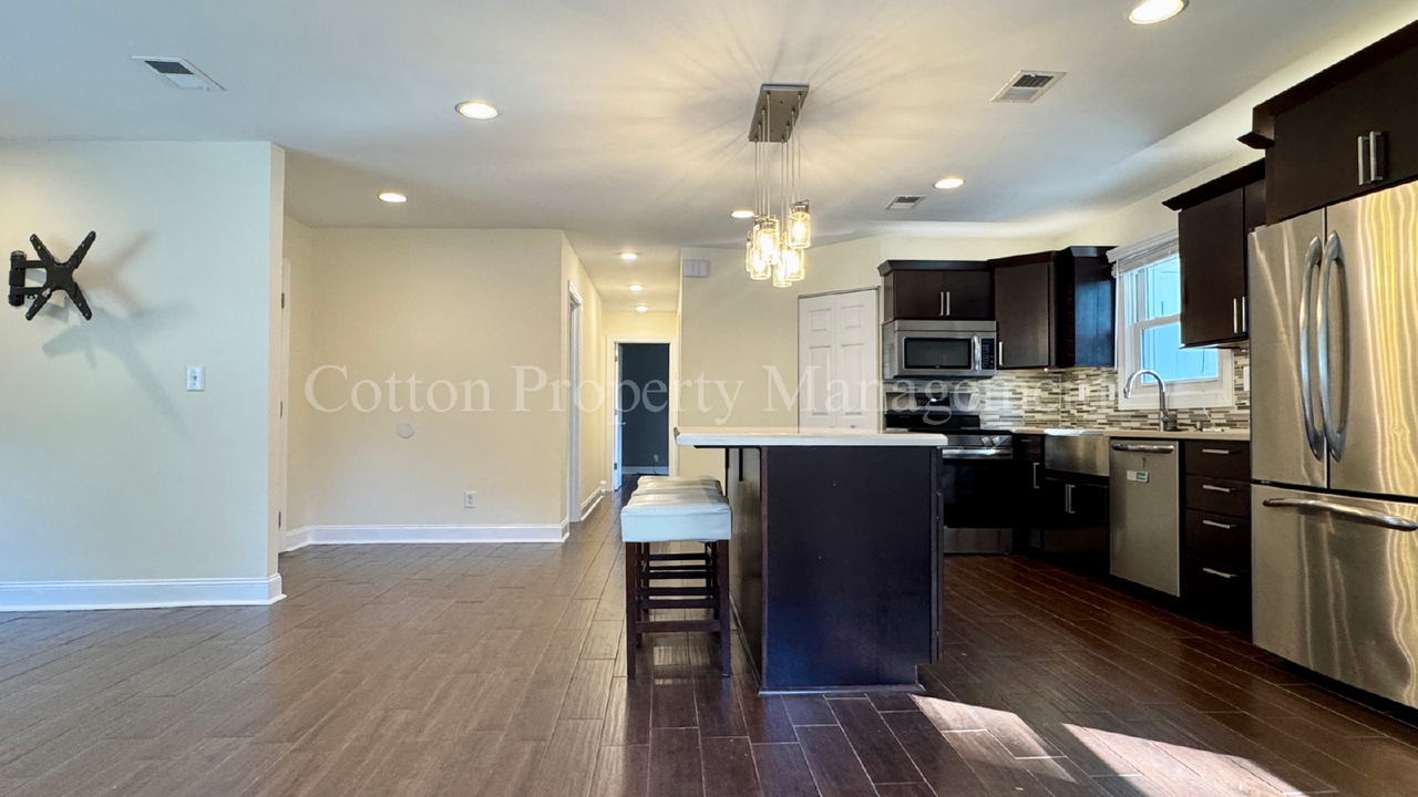 366 Lullwater Drive - Photo 7 of 30