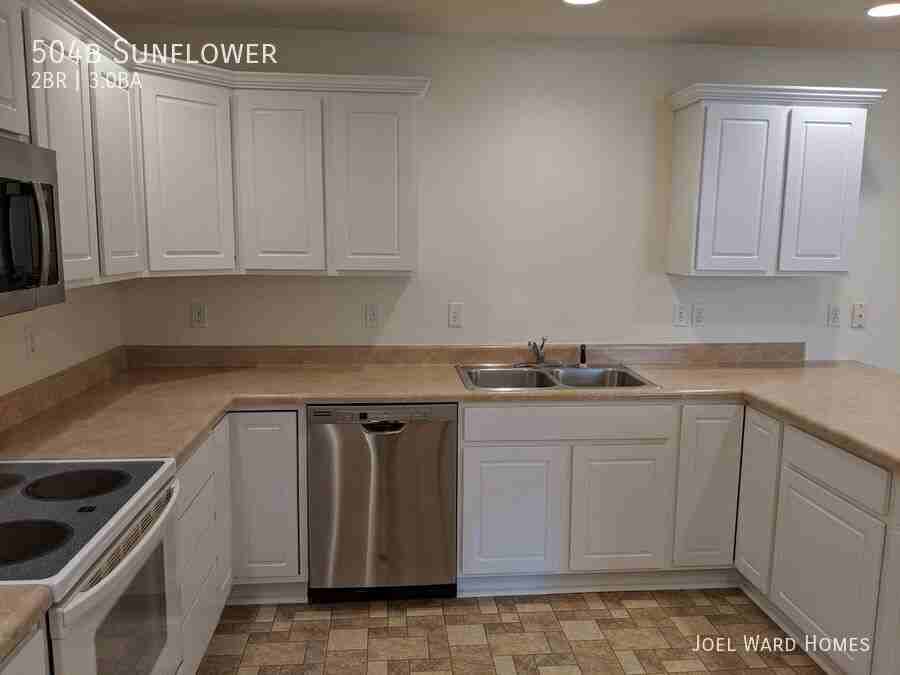 504B Sunflower St - Photo 3 of 15