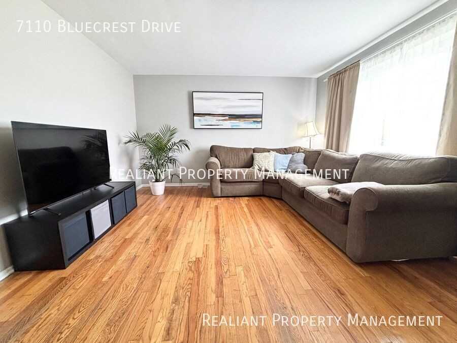 7110 Bluecrest Dr - Photo 3 of 22