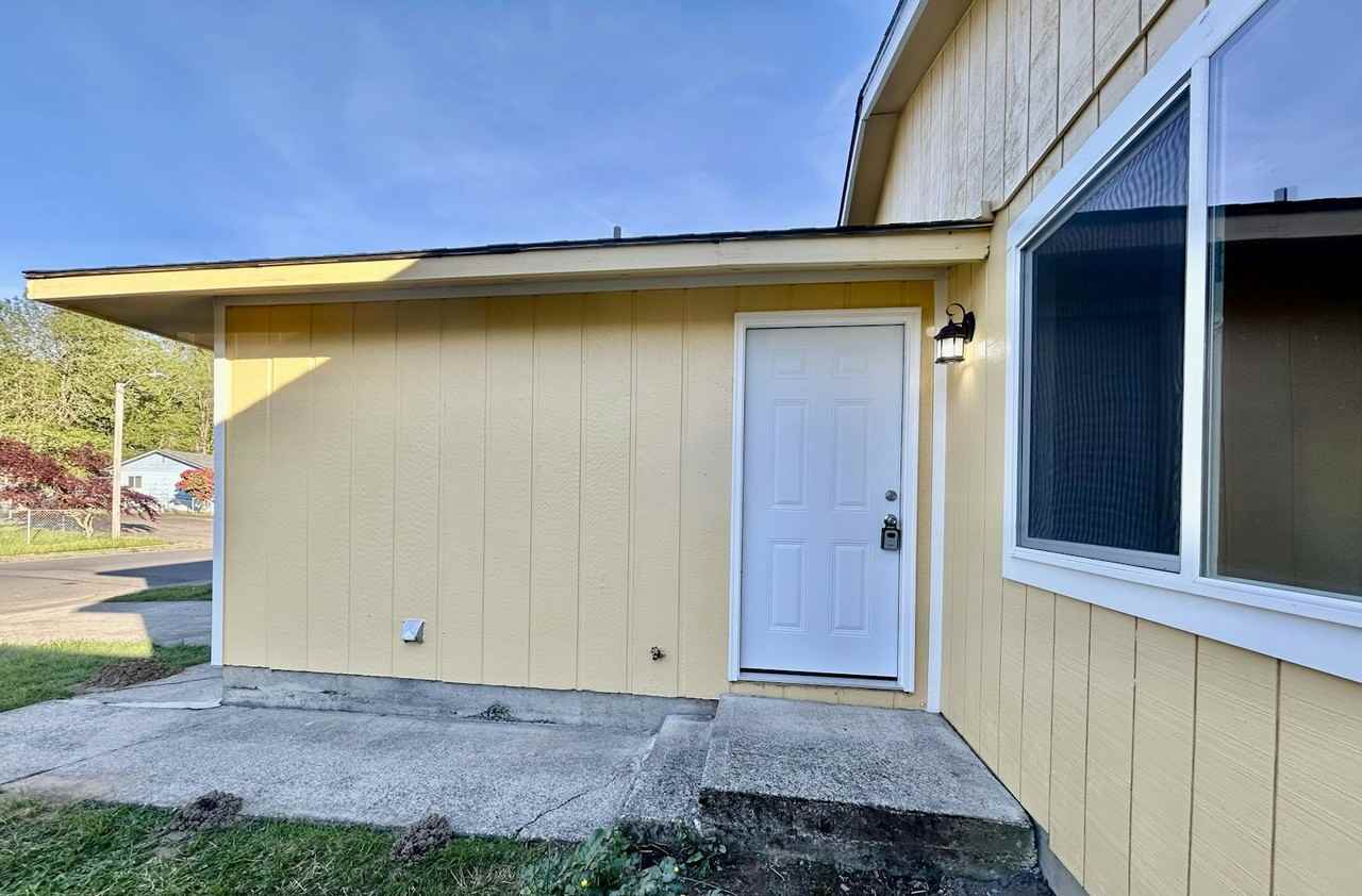 1413 Bowmont Ave - Photo 2 of 21