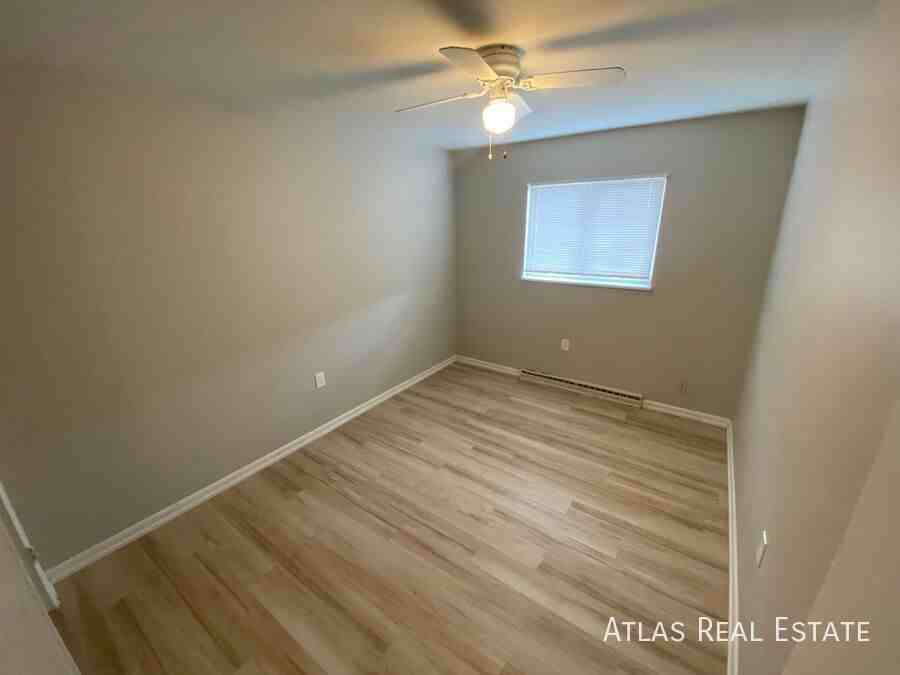 881 E Egbert St - Photo 3 of 9