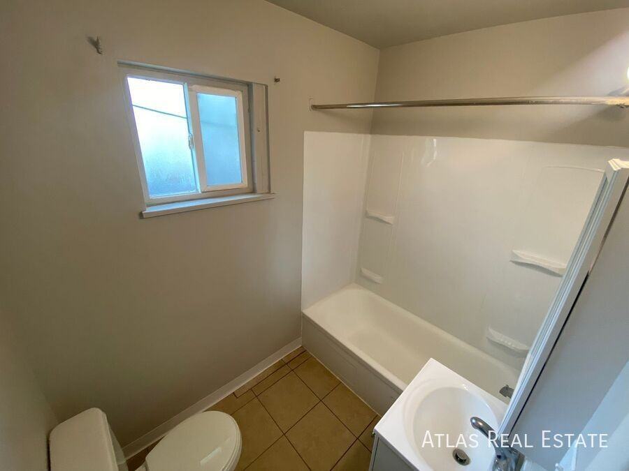 881 E Egbert St - Photo 4 of 9