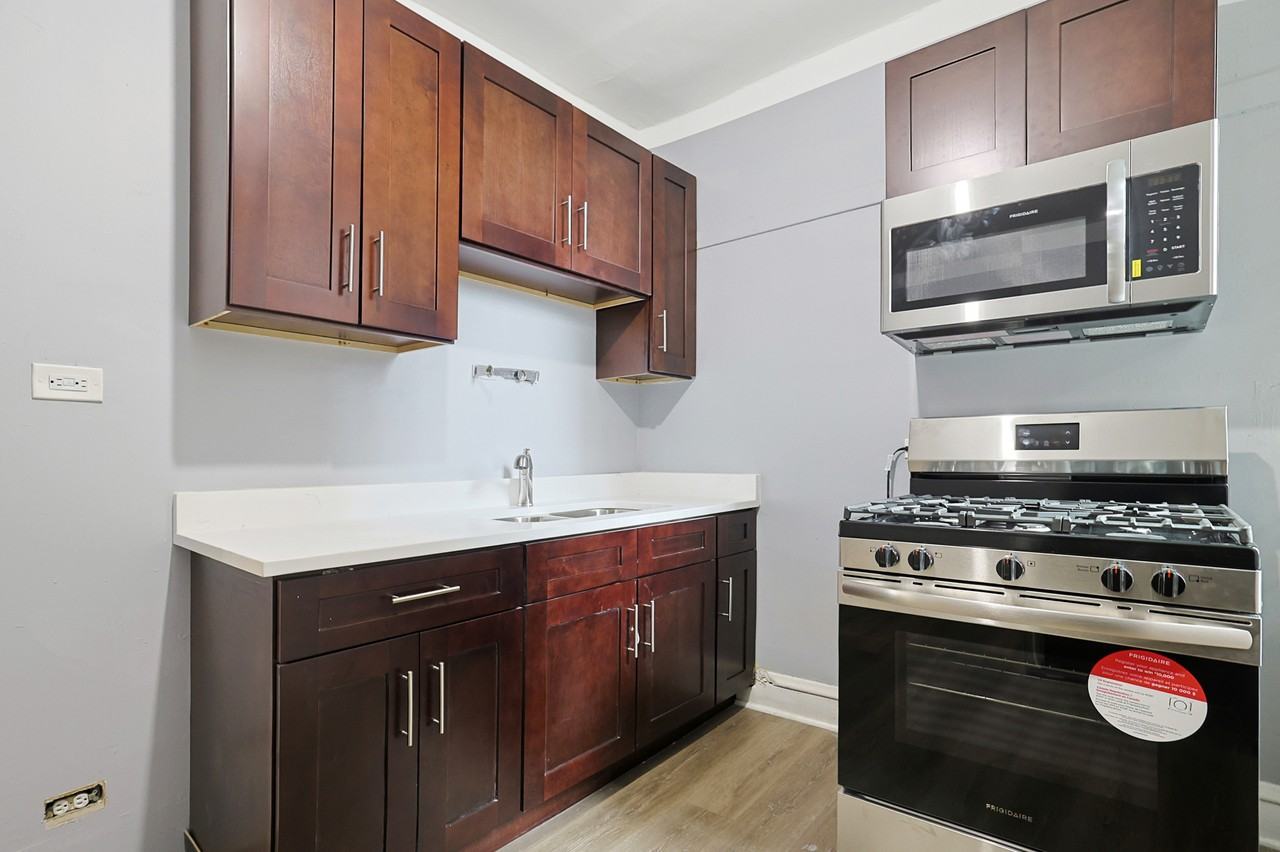 1401 W 80th St - Photo 6 of 23