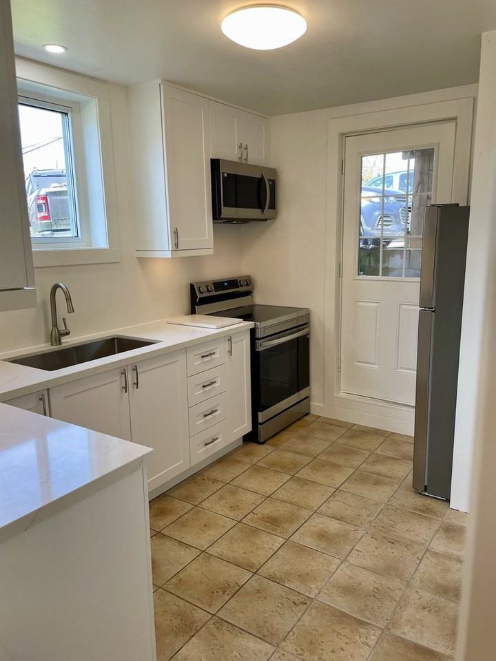 1497 Park Rd S - Photo 2 of 10