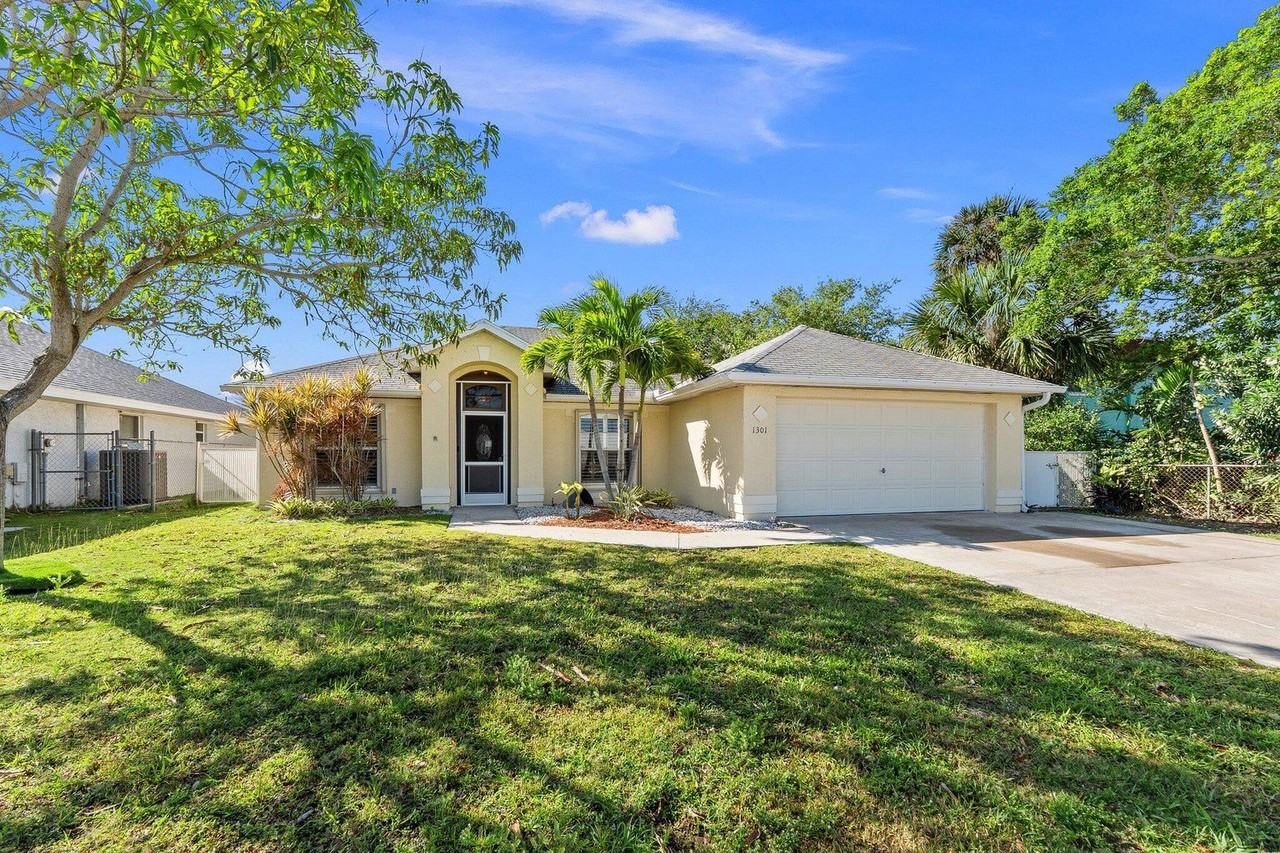 1301 Carlton Ct - Photo 2 of 8