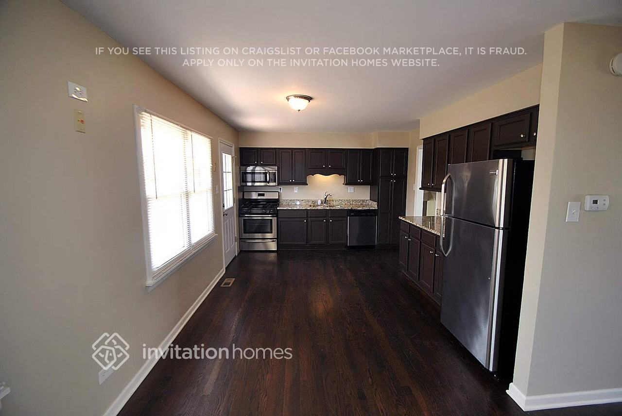 520 Winston Dr - Photo 3 of 9