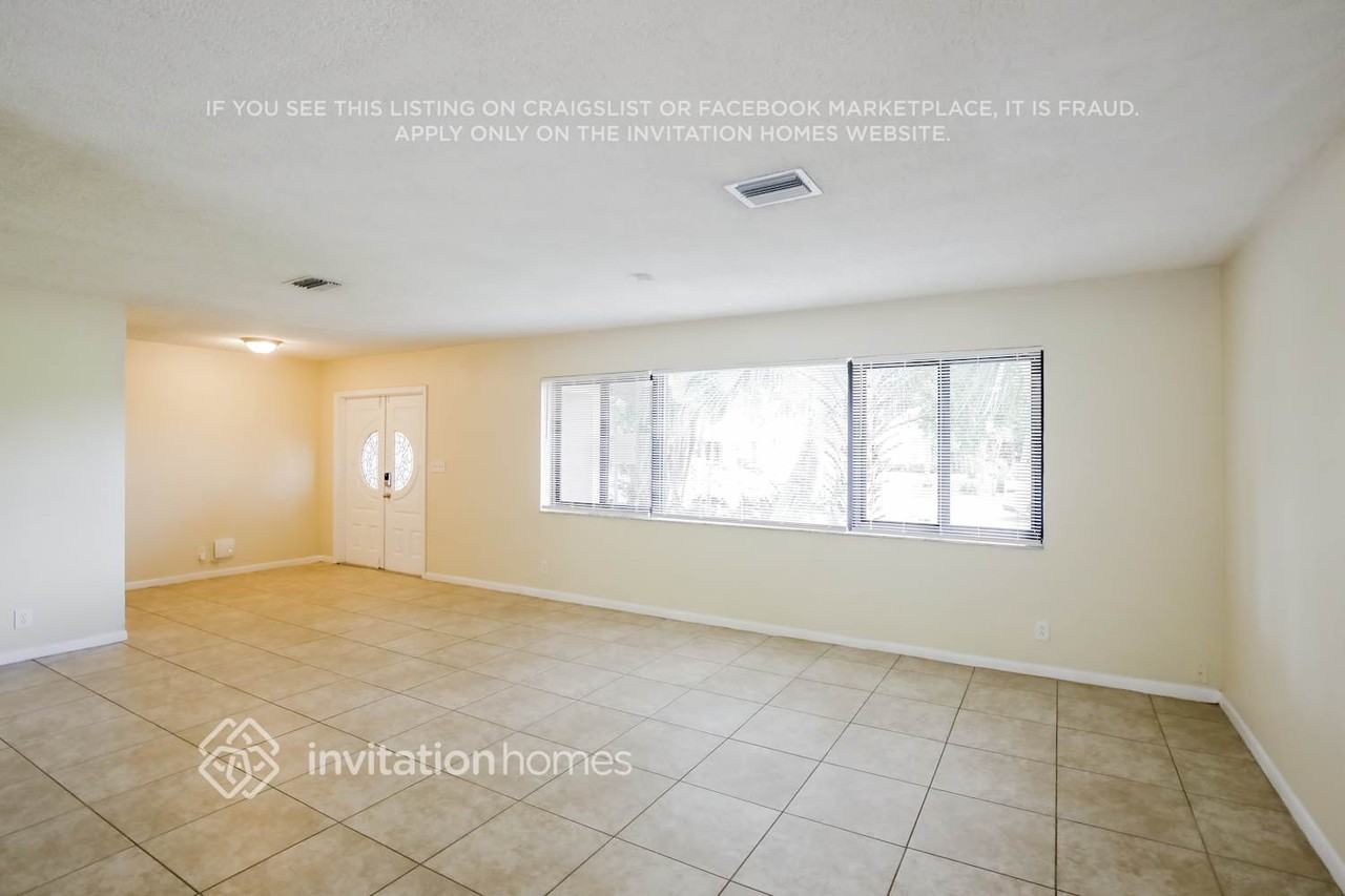 941 Sw 75th Ter - Photo 3 of 17